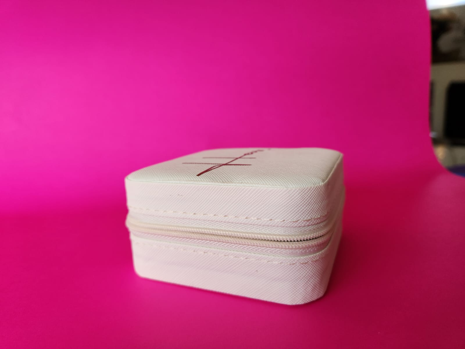 Jewelry box with a zipper on a pink background